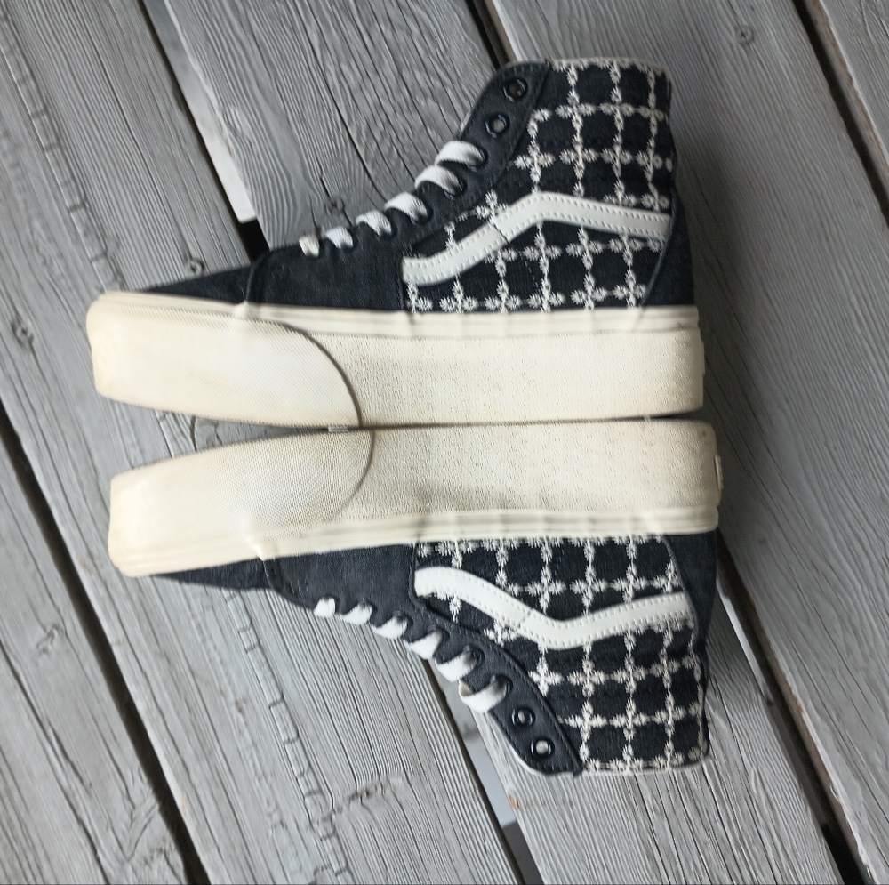 Vans - Picture 2 of 8